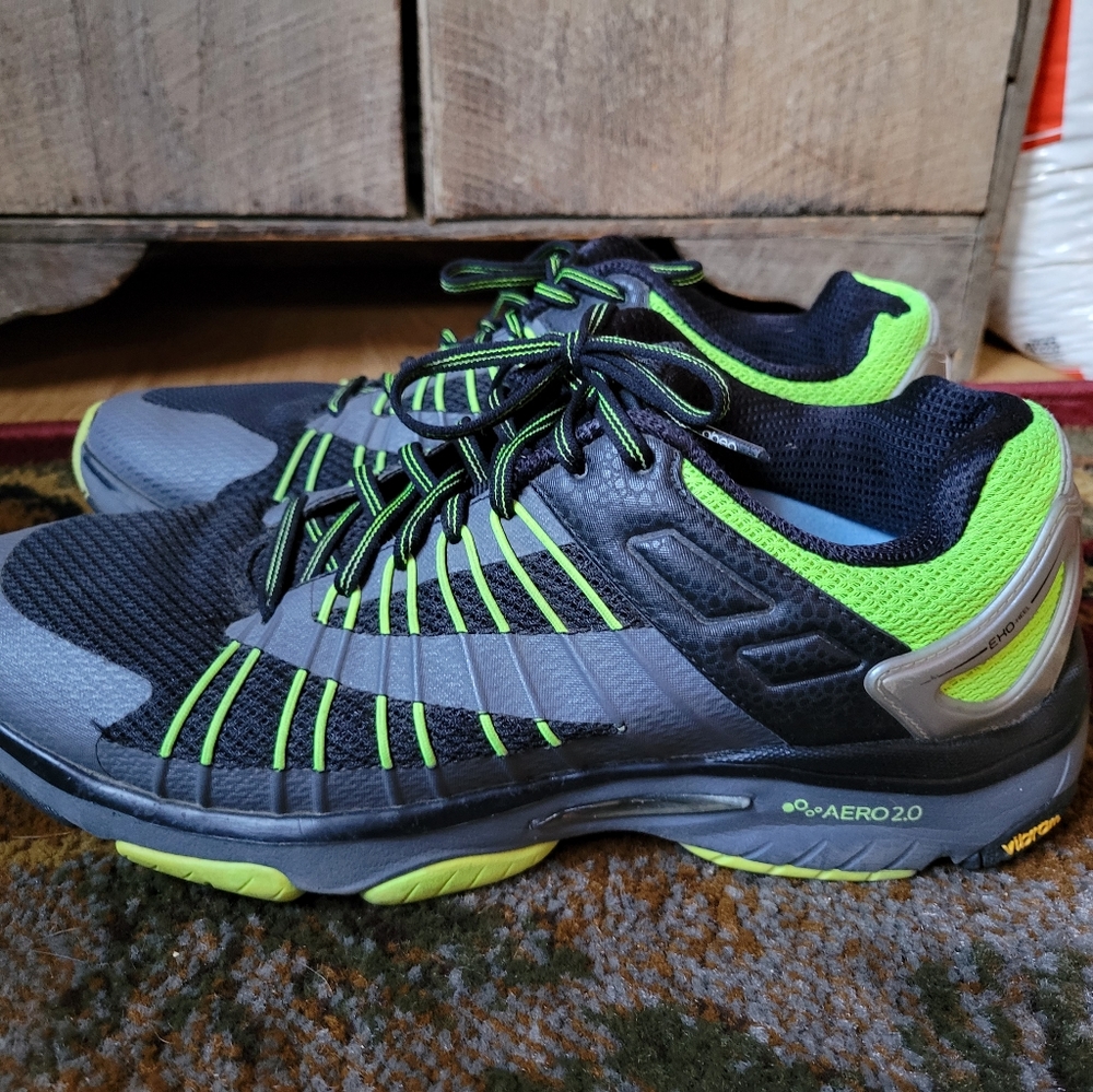 Abeo Vibram Areo 2.0 athletic sneakers